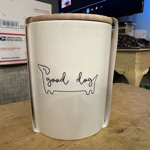 Pearhead Good Dog Treat Jar, Ceramic and Wood Pet Treat Canister - Picture 6 of 7